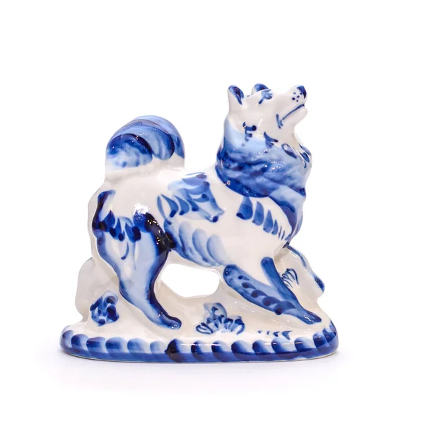 Perro de porcelana en estilo Gzhel, aislar —  Fotos de Stock