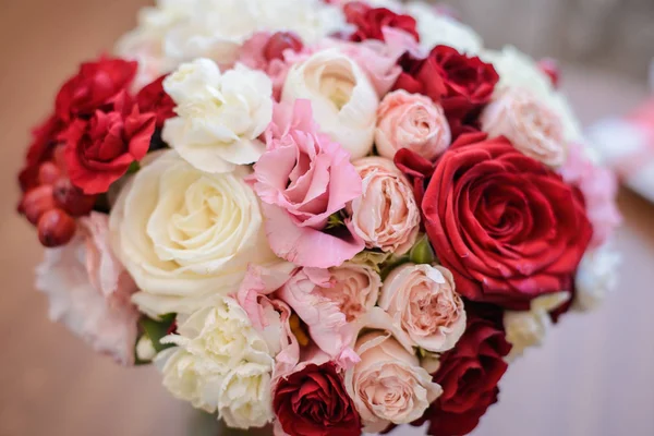 Wedding bouquet van rozen close-up — Stockfoto