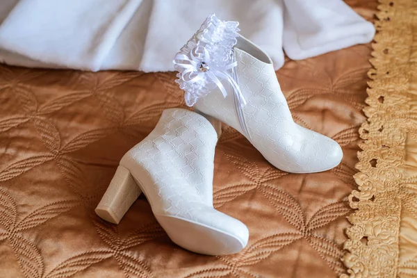 Białe buty dla panny młodej — Zdjęcie stockowe
