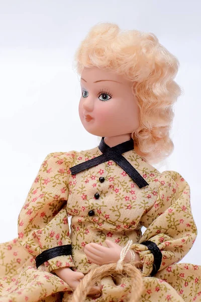 Närbild på blond docka — Stockfoto