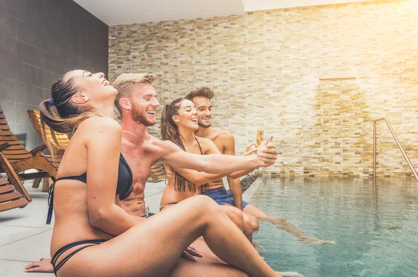 Group of friends having fun — Stock Photo, Image