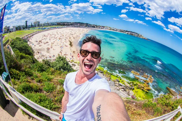 Bel Homme Prendre Selfie Vacances — Photo