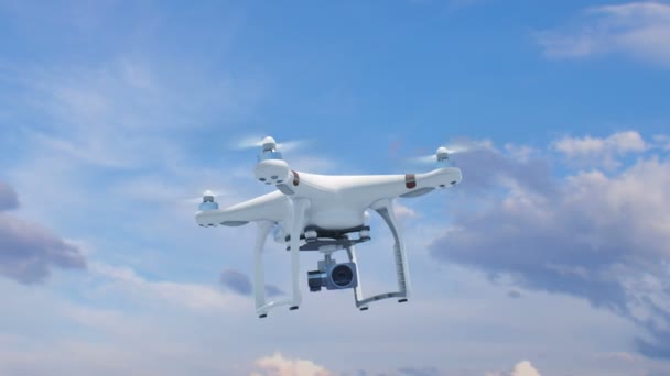 Quadcopter Flying in the Blue Sky with its Camera and Rising Fast Up to the Sun. Beautiful 3d Animation with Green Screen. Modern Electronics Concept. 4k UHD 3840x2160. — Stock Video