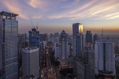 Jakarta resmi olarak Endonezya 'nın başkenti olan Jakarta' nın başkentidir. Jakarta, Endonezya 'nın ekonomi, kültür ve siyasetinin merkezidir. 05 10 2019