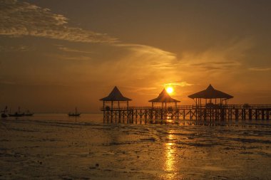 Surabaya, Endonezya 'nın Doğu Cava eyaletinin başkenti ve Jakarta' dan sonra ülkenin en büyük ikinci şehridir.. 