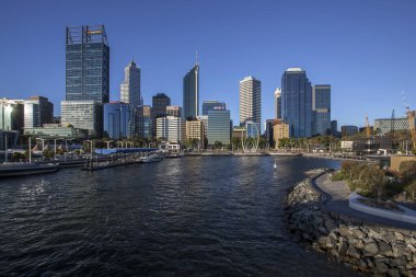 Elizabeth Quay, Avustralya 'nın Perth merkez iş bölgesinde bir geliştirme projesidir. Perth Water 'ın kuzey kıyısında yer alan ve Kuğu Çanları' nın merkezinde yer alan adanın adı, Kraliçe II. Elizabeth 'in Elmas Yıldönümü sırasında verilmiştir..