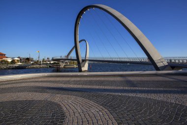 Elizabeth Quay, Avustralya 'nın Perth merkez iş bölgesinde bir geliştirme projesidir. Perth Water 'ın kuzey kıyısında yer alan ve Kuğu Çanları' nın merkezinde yer alan adanın adı, Kraliçe II. Elizabeth 'in Elmas Yıldönümü sırasında verilmiştir..