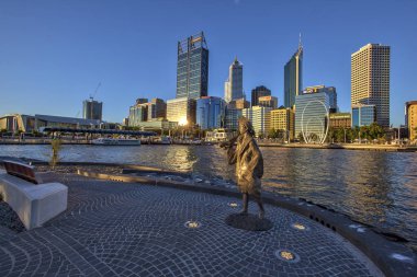 Elizabeth Quay, Avustralya 'nın Perth merkez iş bölgesinde bir geliştirme projesidir. Perth Water 'ın kuzey kıyısında yer alan ve Kuğu Çanları' nın merkezinde yer alan adanın adı, Kraliçe II. Elizabeth 'in Elmas Yıldönümü sırasında verilmiştir..