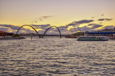 Elizabeth Quay, Avustralya 'nın Perth merkez iş bölgesinde bir geliştirme projesidir. Perth Water 'ın kuzey kıyısında yer alan ve Kuğu Çanları' nın merkezinde yer alan adanın adı, Kraliçe II. Elizabeth 'in Elmas Yıldönümü sırasında verilmiştir..