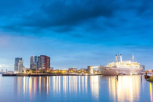 Oude passagiersschip aangenomen naar museum — Stockfoto