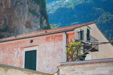 Akdeniz evin tepeler üzerinde