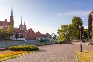 Tumski bridge ile katedral Adası