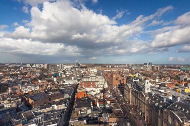 Cityscape insanlar, taşıma ve Binalar, Amsterdam, Hollanda.