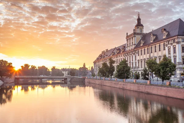 Niesamowity Wschód Słońca Nad Uniwersytetu Wrocławskiego — Zdjęcie stockowe