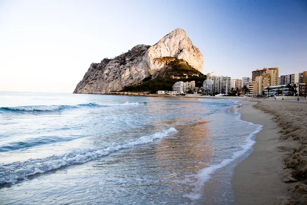 Vista Panorâmica Mar Azul Cidade Céu Nublado — Fotografia de Stock