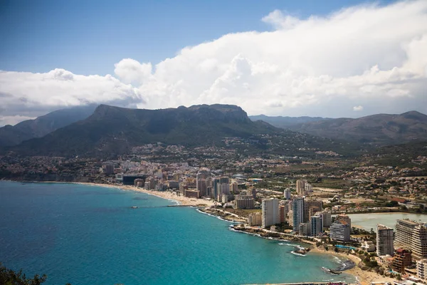 Vue Panoramique Sur Mer Bleue Ville Ciel Nuageux — Photo