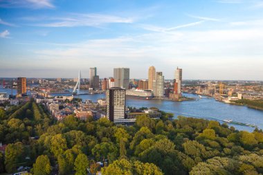 Rotterdam, Hollanda - 30 Temmuz 2017: Rotterdam kenti ziyaret lüks Kraliçe Elizabeth yolcu gemisi