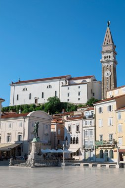 St. George Kilisesi ve Tartini Meydanı Piran, Slovenya