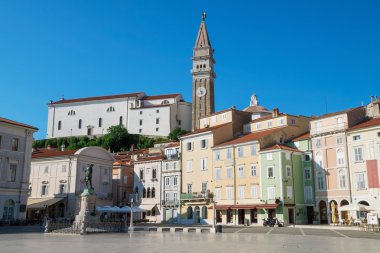 St. George Kilisesi ve Tartini Meydanı Piran, Slovenya