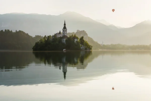 Lake Bled Slovenya üzerinden hava balonu