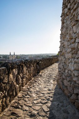 Duvarlarının eğri Kalesi, Macaristan