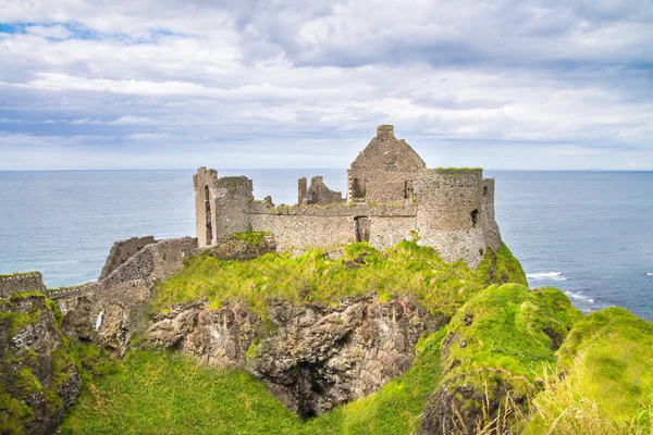 Beautiful landscape of cliffs in Ireland — Stock Photo, Image