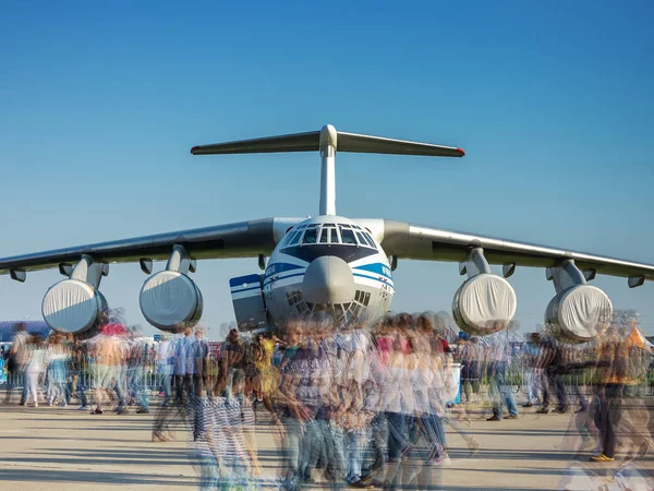 Російський Модернізований Вантажний Літак Стоїть Виставці Під Час Авіашоу Макс — стокове фото