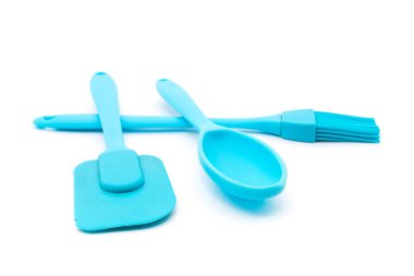 Kaşık, spatula ve beyaz arka plan üzerinde izole yemekleri pişirme için silikon yapılmış Püskül