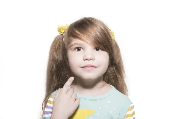 Συναισθηματική κοριτσάκι οδηγεί το δάχτυλο που απομονώνονται σε λευκό φόντο — Φωτογραφία Αρχείου