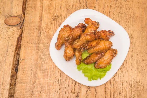 Kyckling fingrar med sallad — Stockfoto