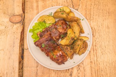 Domuz kaburga ile patates