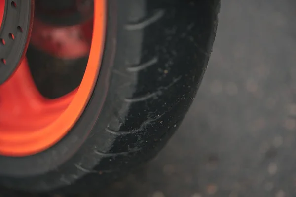 Roue arrière du bus de la moto — Photo