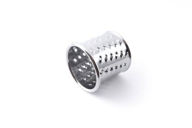 Öğütücü için rendeleyici eklentisi beyaz arkaplanda izole edildi