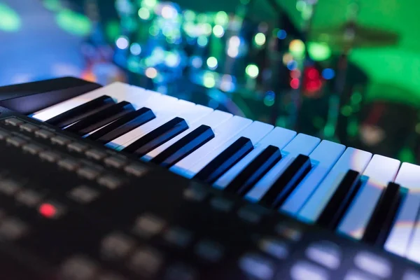 Synth keys in the light club lights — Stock Photo, Image