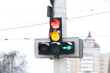 Trafik ışığı kırmızı ve sarı yanma ile sinyalleri