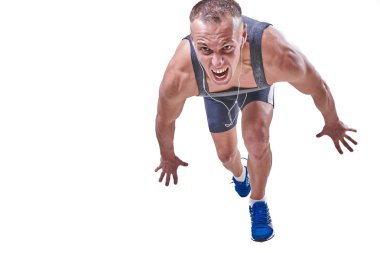 Yakışıklı adam başında beyaz arka plan üzerinde izole spor giyim