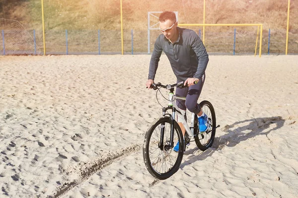 砂の上の自転車と自転車 — ストック写真