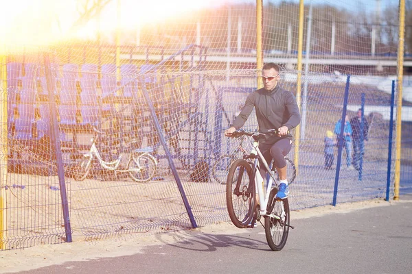 Sport muž na kole — Stock fotografie