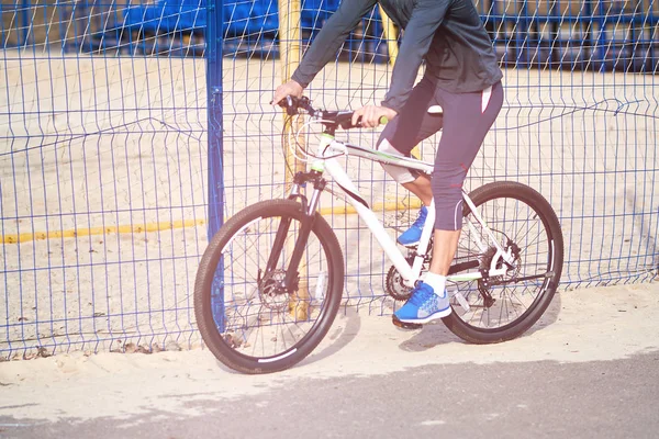 자전거에 스포츠 남자 — 스톡 사진