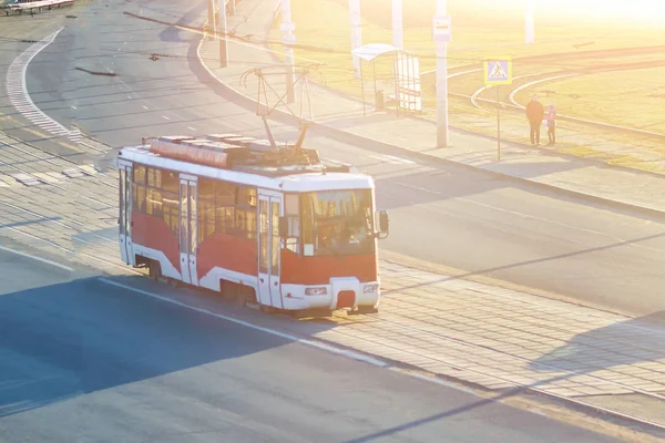 Tram vermelho na Europa Oriental — Fotografia de Stock