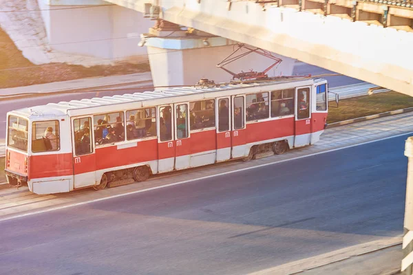東ヨーロッパの赤い路面電車 — ストック写真