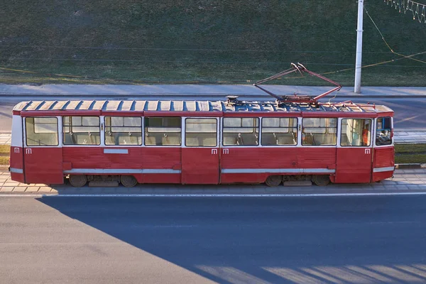 Tram vermelho na Europa Oriental — Fotografia de Stock