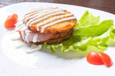 Jambonlu ve otlu patatesli gözleme..