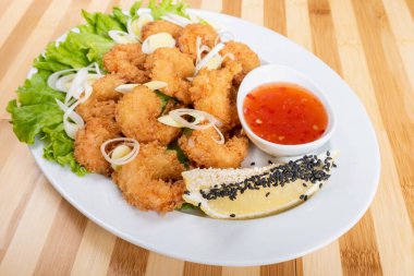 Soslu ve otlu ızgara karides..