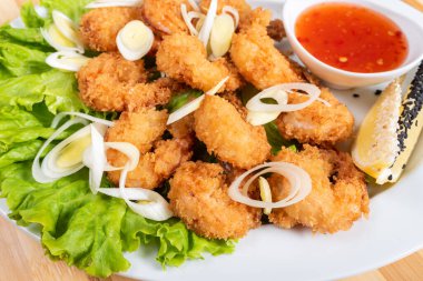 Soslu ve otlu ızgara karides..