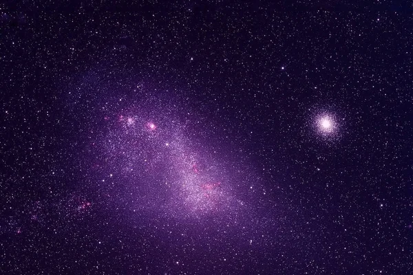 この画像の紫色の美しい銀河はNASAによって装飾されました。. — ストック写真