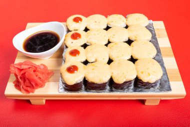 Peynir kapaklı büyük bir rulo..