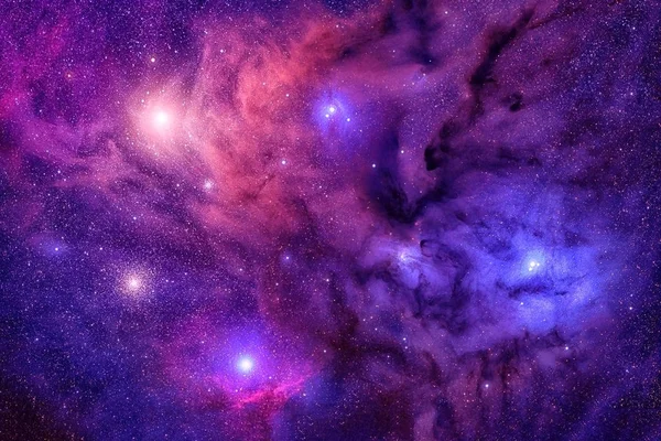 밝은 색 과 별 이 있는 아름다운 멀리 있는 은하입니다. 이 이미지의 요소들은 NASA 가 제공 했습니다.. — 스톡 사진