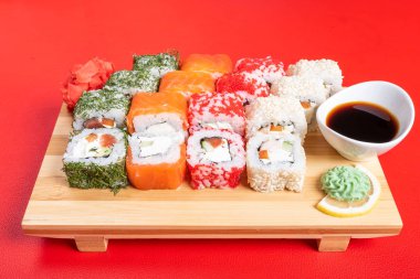 Seth Philadelphia ve California 'yı dereotu ve susam tohumlarıyla yuvarlıyor..