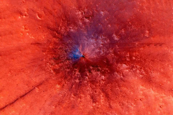 Кратер з метеорита на червоній планеті. Елементи цього боввана були зроблені Насою.. — стокове фото
